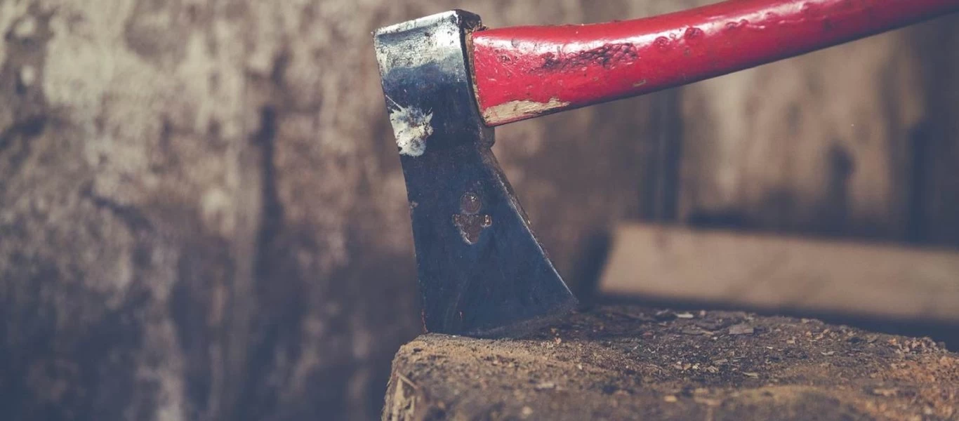 Ινδία: Άνδρας επιτέθηκε σε γυναίκα με τσεκούρι επειδή του... «έριξε» άκυρο